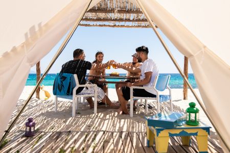 Luksusowe namioty na plaży dla 4 osób