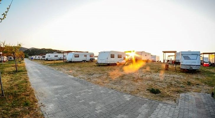 Τροχόσπιτα στην παραλία 4 ατόμων